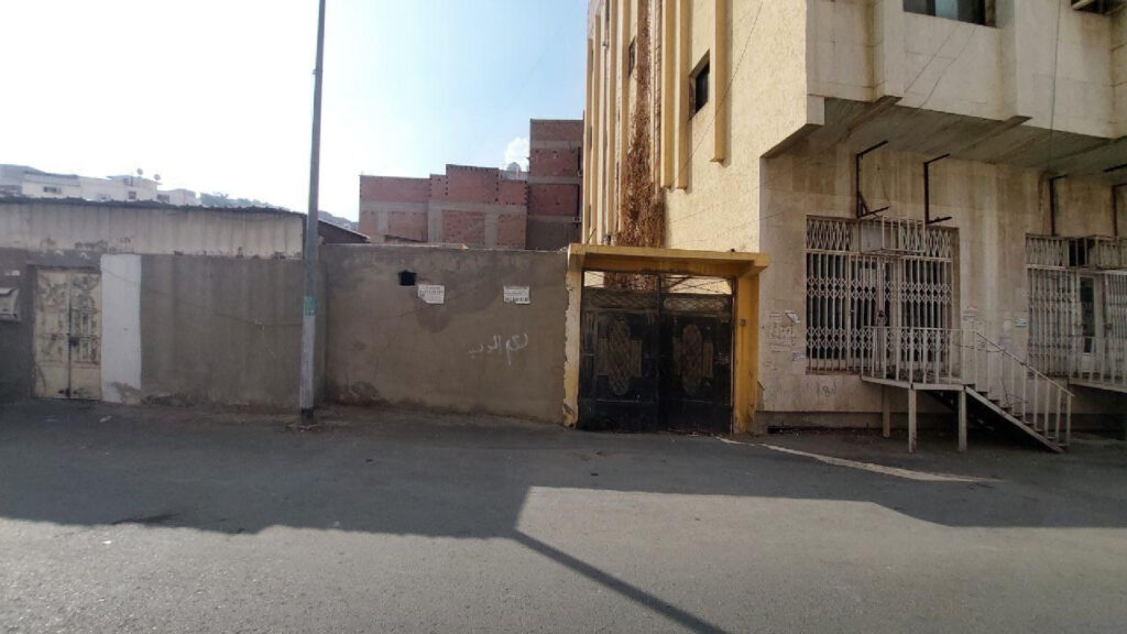 10-بيت شعبي