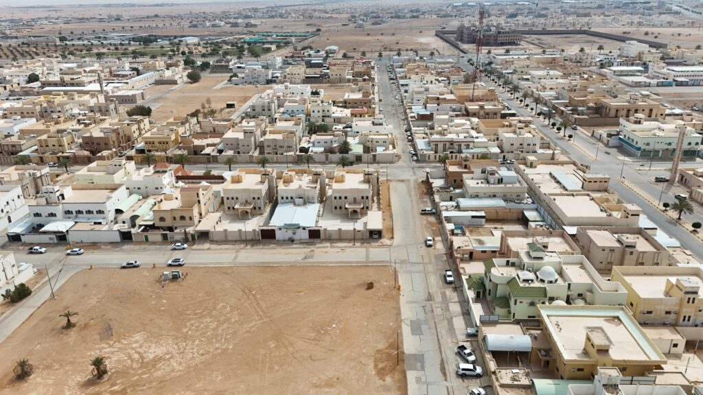 2-فيلا سكنية 1,170 م2 بحي التوباد في الأفلاج
