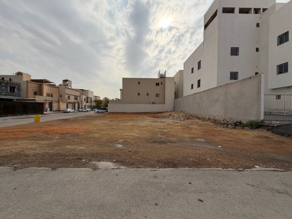 6- أرض سكنية تجارية بمساحة 600 م² في مدينة الرياض