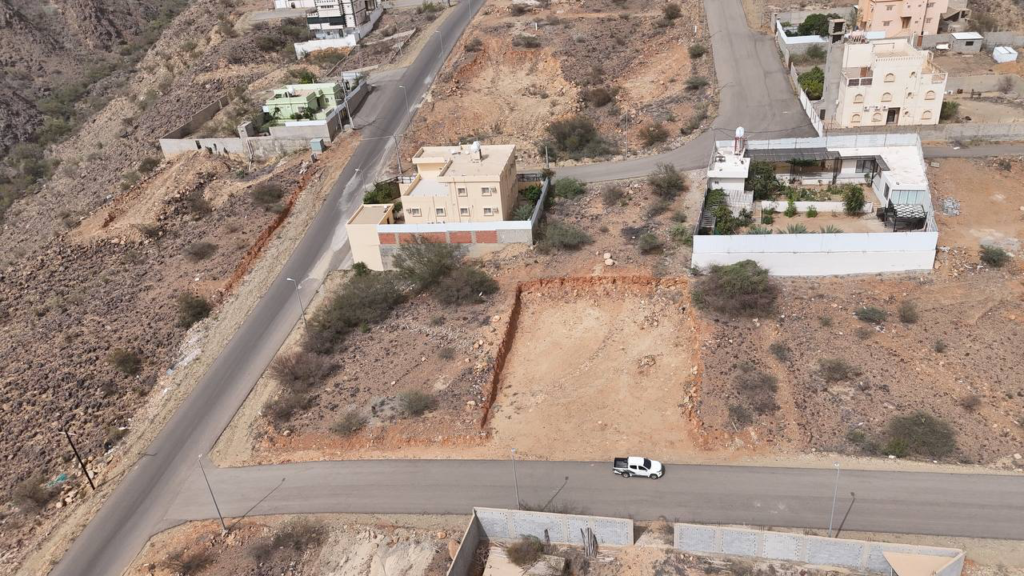 3- ارض سكنية بحي الحنجور بمساحة 770 م² في مدينة المخواة