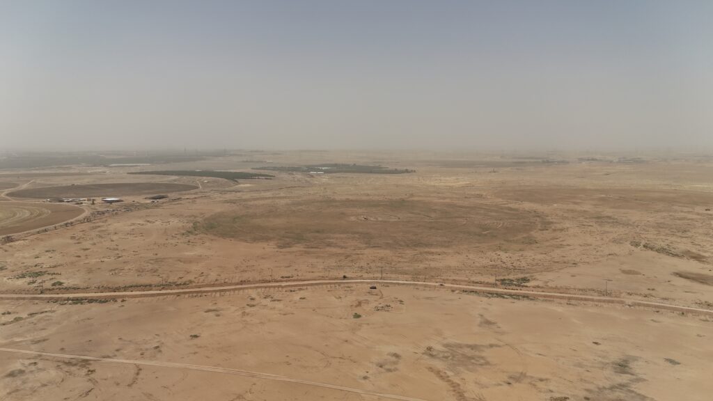 1- أرض زراعية بمساحة 1870000 م² في مدينة عيون الجواء