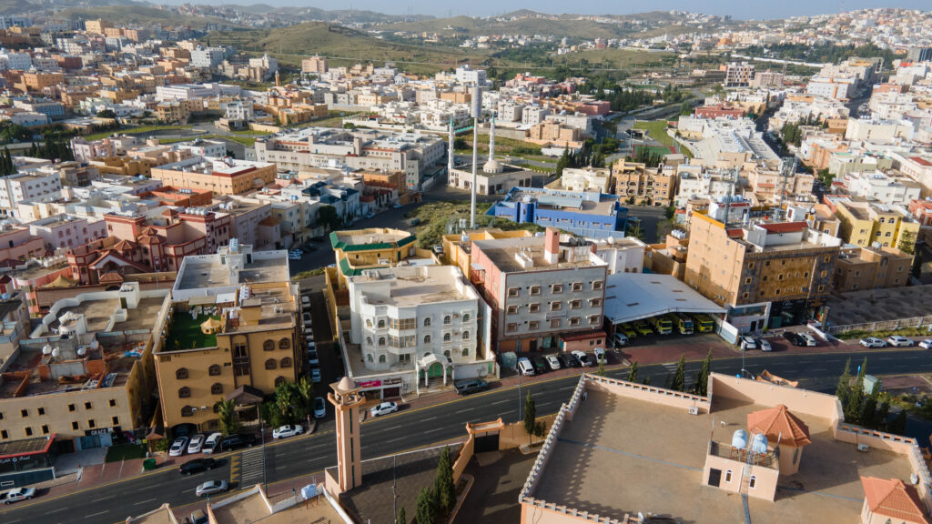 1- عمارة تجارية + ارض مسورة بمساحة 1250 م² في مدينة أبها