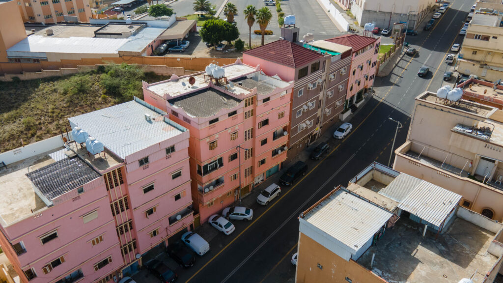 15-عمارة سكنية وتجارية بمساحة 206.15 م² في مدينة أبها