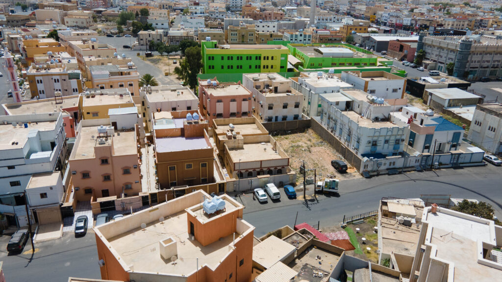 2-أرض مقام عليها فلتين بمساحة 480.5 م² في مدينة خميس مشيط