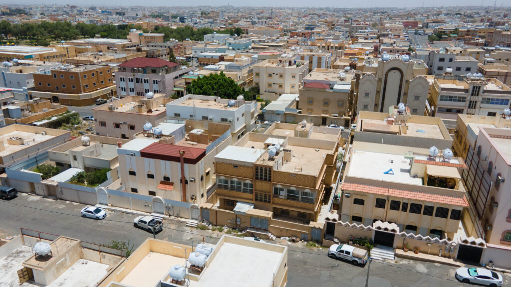 17-  عمارة سكنية بمساحة 400 م² في مدينة خميس مشيط