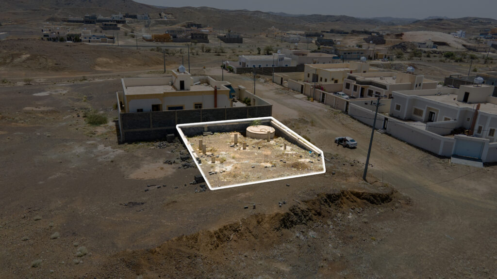 20-أرض سكنية بمساحة 594 م²