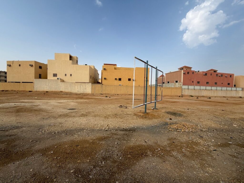 4-أرض سكنية تجارية بمساحة 1080 م² في مدينة الرياض