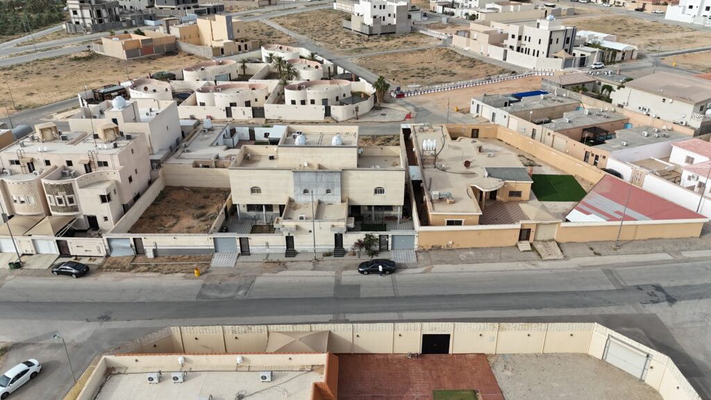 5-فيلا سكنية بمساحة 304.5 م² في مدينة عنيزة