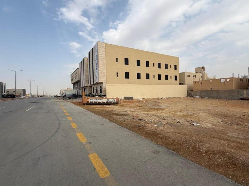 2-أرض سكنية تجارية بمساحة 1200 م² في مدينة الرياض