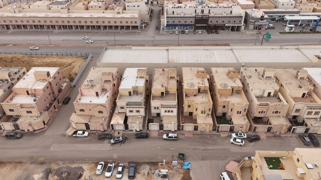 5-فيلا سكنية 375م2 بحي طويق