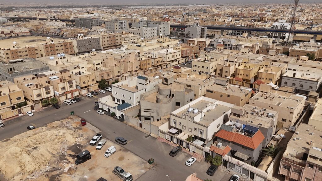 1-فيلا عظم 600م2 بحي الدار البيضاء