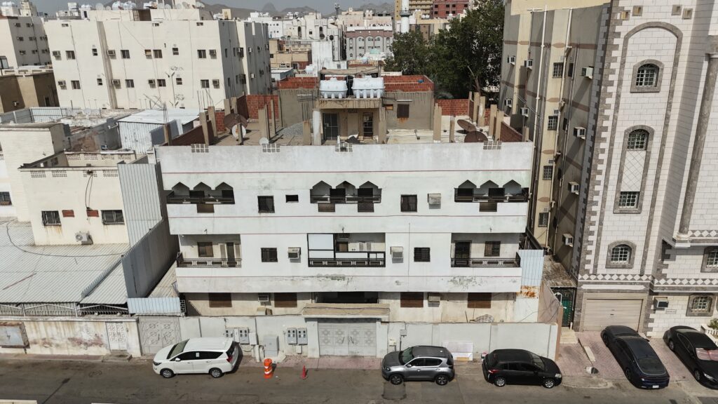 18-عمارة سكنية بحي تخطيط منطقة الزاهر بمساحة 744.45 م² في مدينة جدة