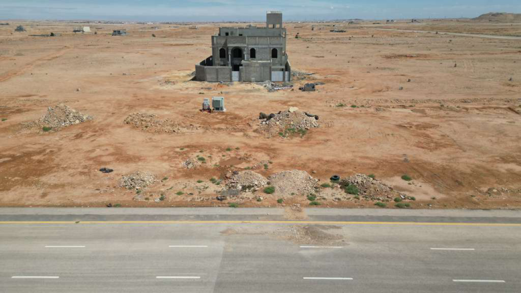 1- ارض تجارية سكنية بحي عريض بمساحة 1050 م² في مدينة الرياض