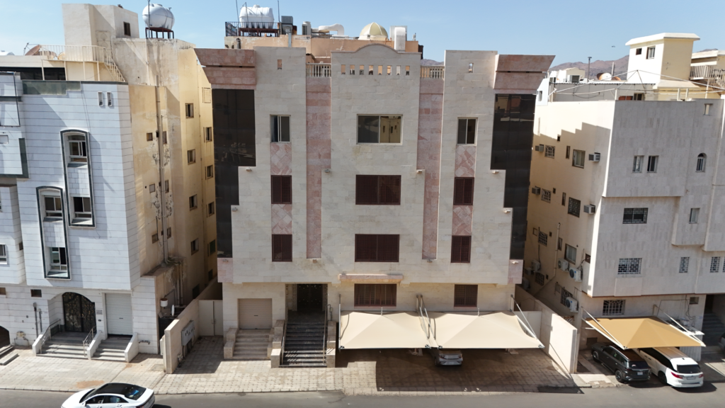 1- عمارة سكنية تجارية بالطريق الموصل لبئر سيدنا عثمان (حي الراية) بمساحة 523.83 م² في المدينة المنورة