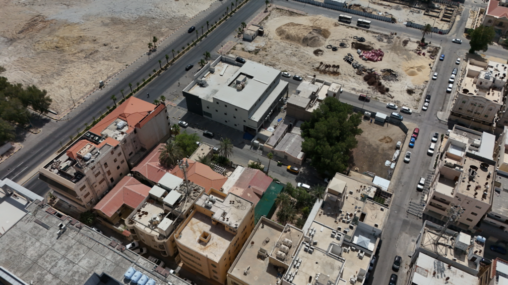 10- عمارة – الخبر (حي الخبر الشمالية) – بمساحة: 332.58م² – رقم الصك 730202000267