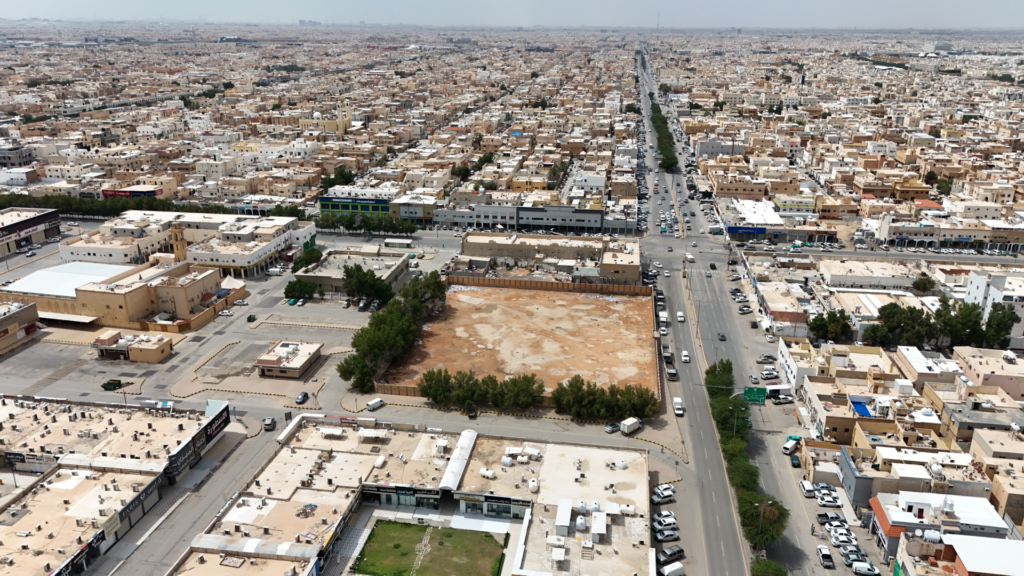 6- أرض سكني / تجاري بمساحة 6750 م² في مدينة الرياض