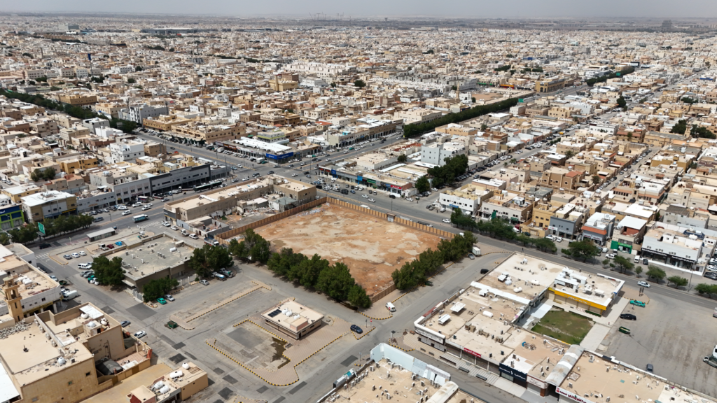 6- أرض سكني / تجاري بمساحة 6750 م² في مدينة الرياض