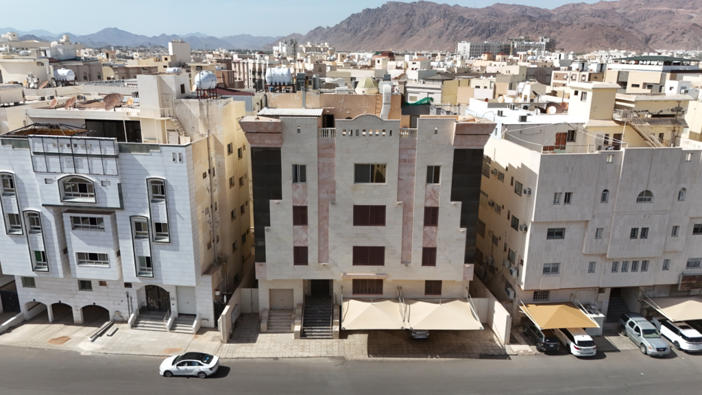 1- عمارة سكنية تجارية بالطريق الموصل لبئر سيدنا عثمان (حي الراية) بمساحة 523.83 م² في المدينة المنورة