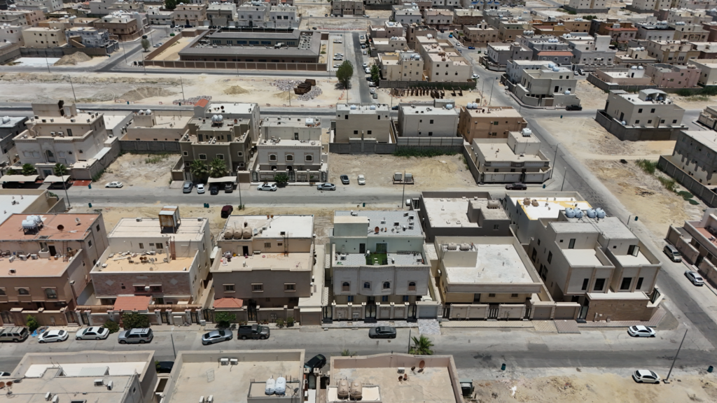 11- عمارة سكنية – الخبر (حي الصواري) – بمساحة: 400م² – رقم الصك 930214002077