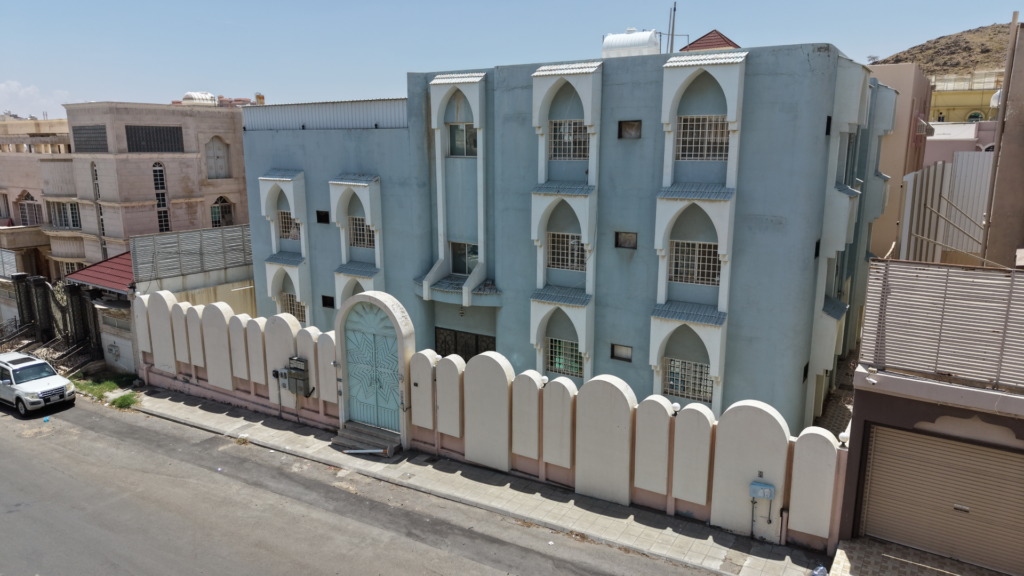 7- عمارة سكنية 605م2 بحي أم العراد