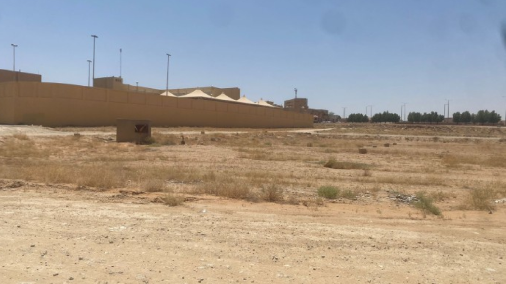 15- أرض سكنية حي الجطيلى بمدينة عنيزه – بمساحة 595 م²