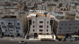 1- عمارة سكنية تجارية بالطريق الموصل لبئر سيدنا عثمان (حي الراية) بمساحة 523.83 م² في المدينة المنورة