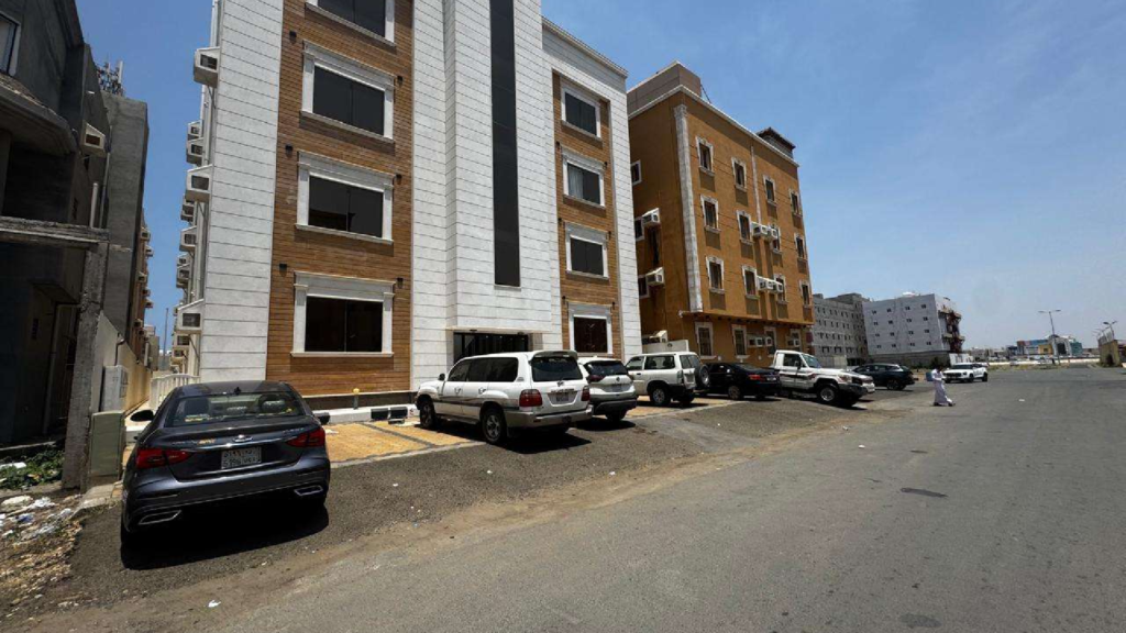 16- شقة سكنية عمر العقار 4 سنوات بمساحة 210.68 م ( جيزان – الشاطئ ) بصك 282122001551