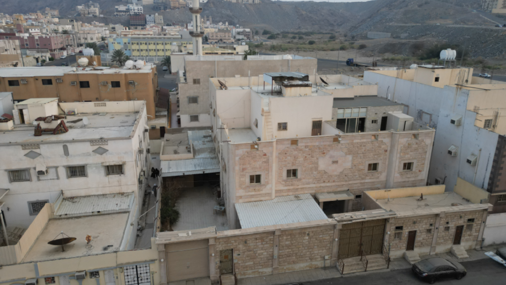 9-  عمارة سكنية حي جنوب العزيزية الإضافات بمدينة مكه المكرمه – بمساحة 900 م²