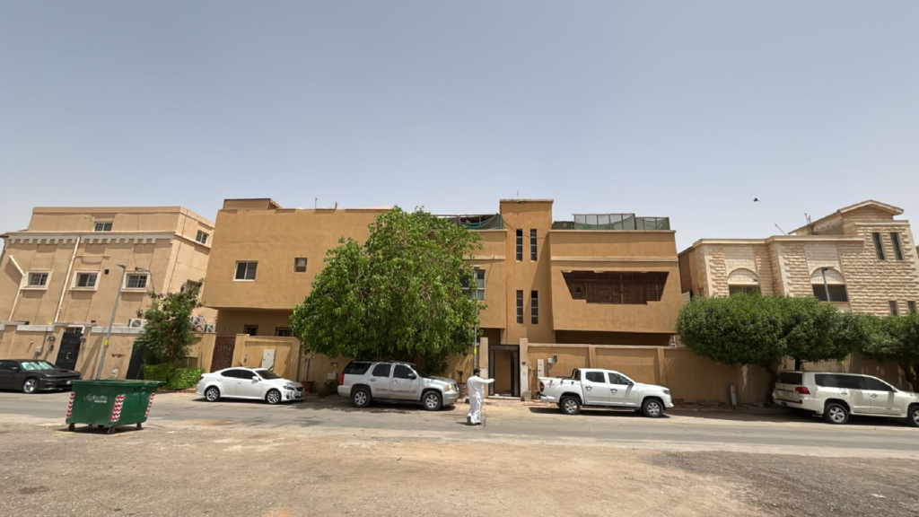 5- فلتين بحي الربوة بمدينة الرياض صك رقم 610105020722