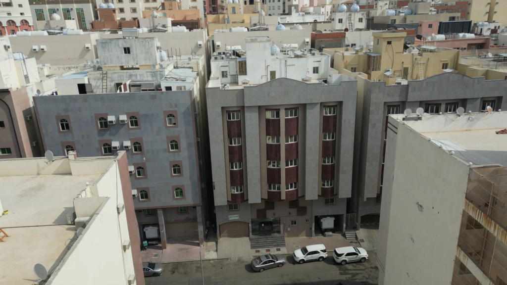 10-  عمارة سكنية حي العزيزية الشفة الشرقية ج بمدينة مكه المكرمه – بمساحة 587.94 م²