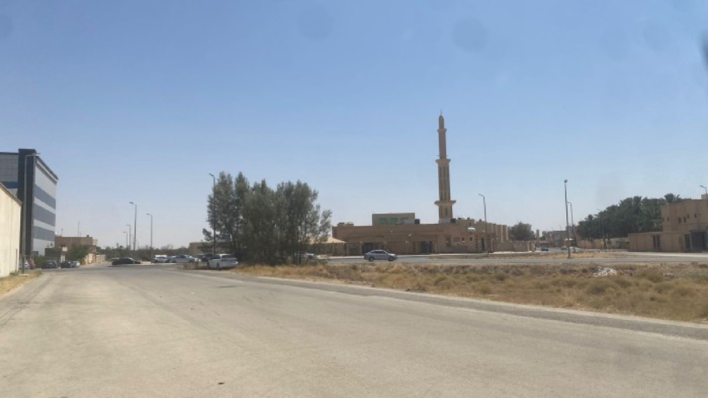 18- أرض سكنية حي الجطيلى بمدينة عنيزه – بمساحة 430.73 م²