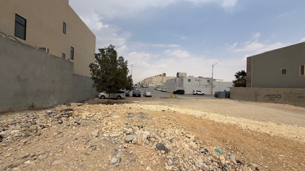 1- أرض سكنية بحي النرجس بصك 5170999290500000