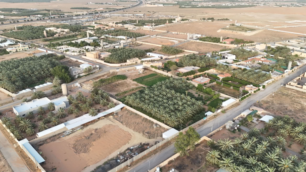 12- مزرعة مسورة بمساحة 12932 م² في مدينة عنيزة