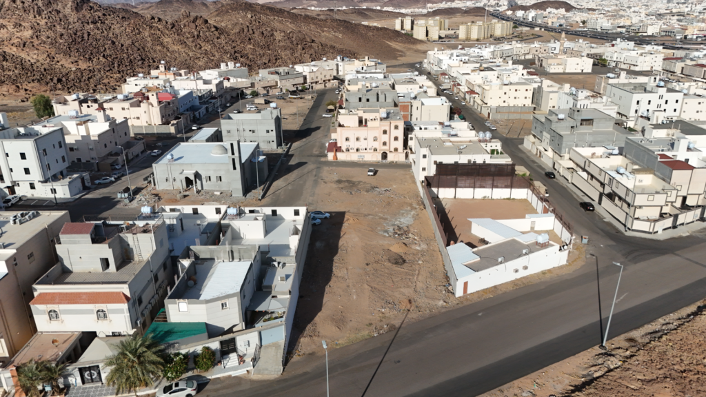13- أرض سكنية بحي السلام بمنطقة البيدأ بمساحة 499.8 م² في المدينة المنورة
