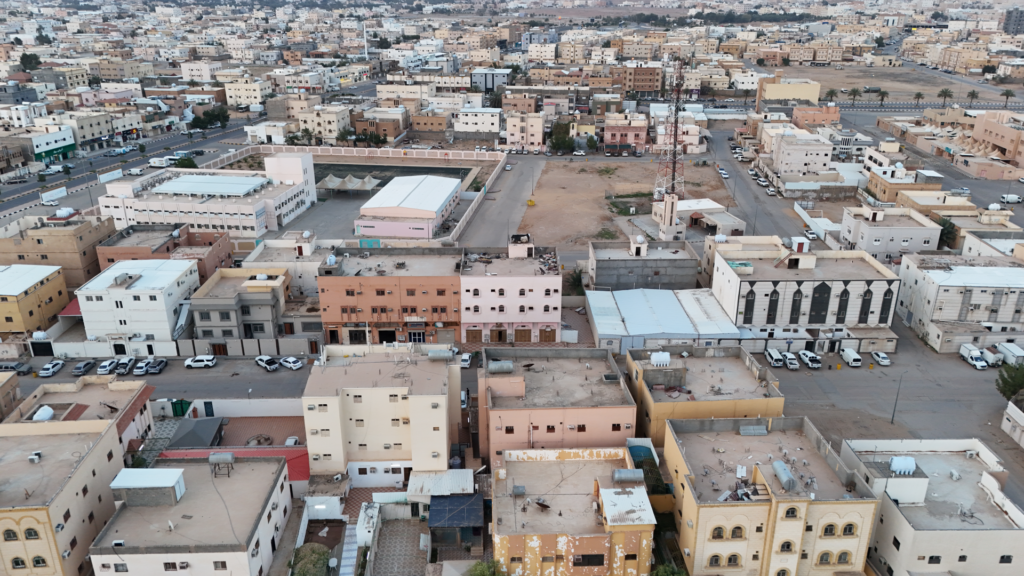 11- عمارة سكنية تجارية بحي الزهور