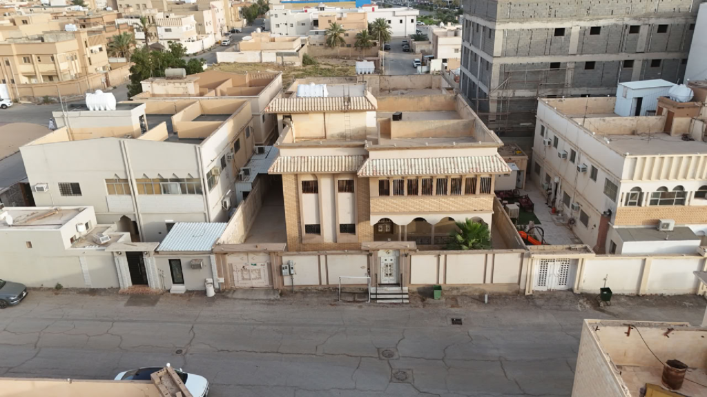 15- فيلا سكنية بمساحة 464.7 م² في مدينة عنيزة