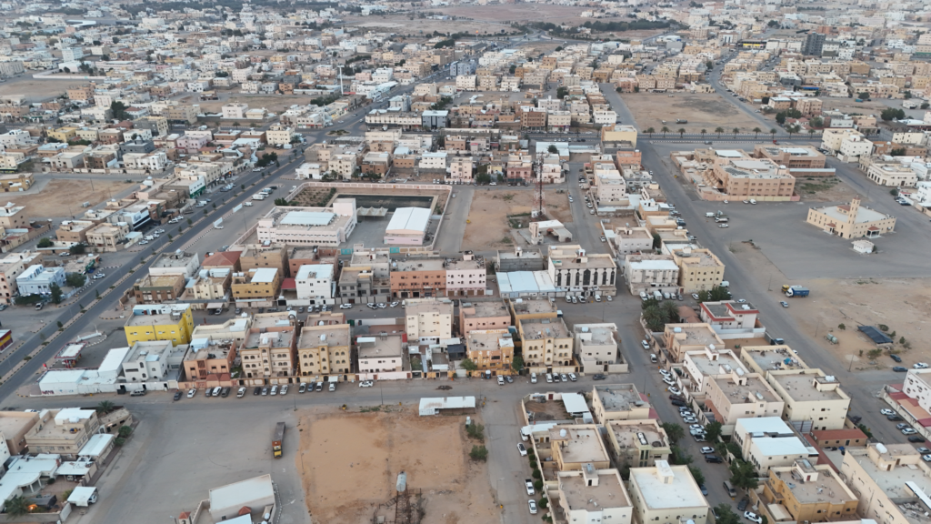 11- عمارة سكنية تجارية بحي الزهور
