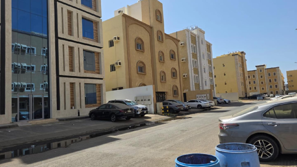 24- شقة سكنية عمر العقار سنتين بمساحة 137.72 م ( جيزان – المحمدية 2 ) بصك 694242000468