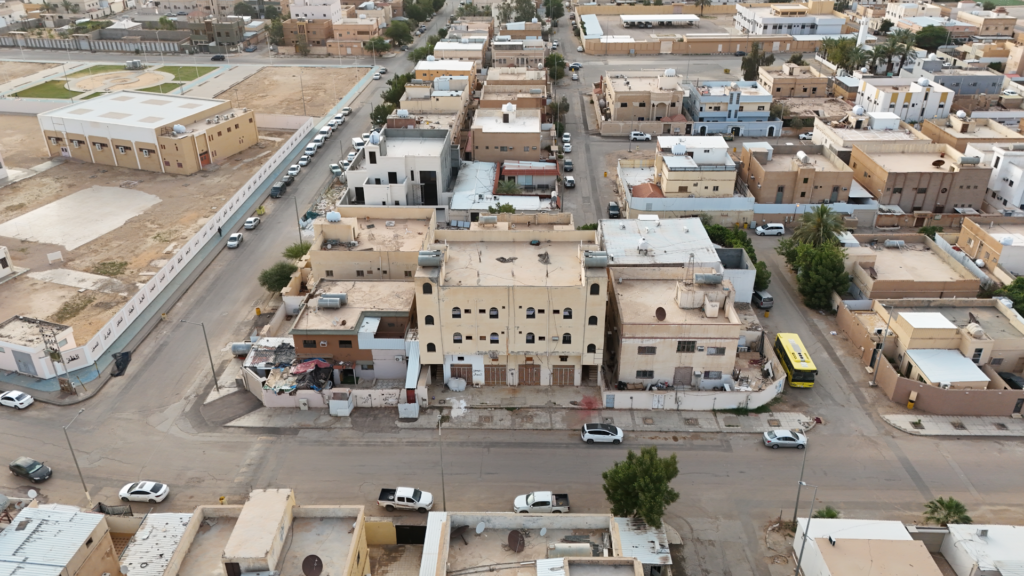 8- عمارة تجارية سكنية بمساحة 420 م² في مدينة سكاكا