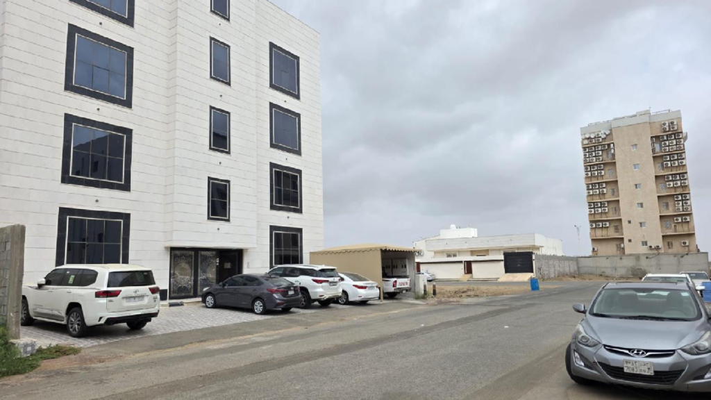 25- شقة سكنية ( مؤجرة ) عمر العقار 3 سنوات بمساحة 213.08 م (جيزان – المحمدية 2 ) بصك 460001396463