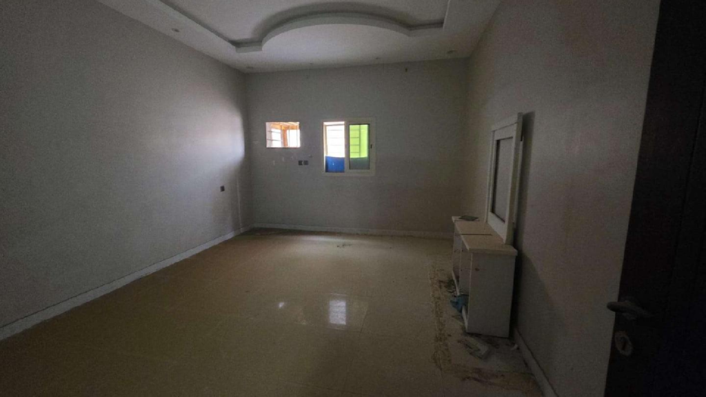 26- شقة سكنية عمر العقار 3 سنوات بمساحة 220.01 م ( جيزان – المحمدية 2 ) بصك 495409002127