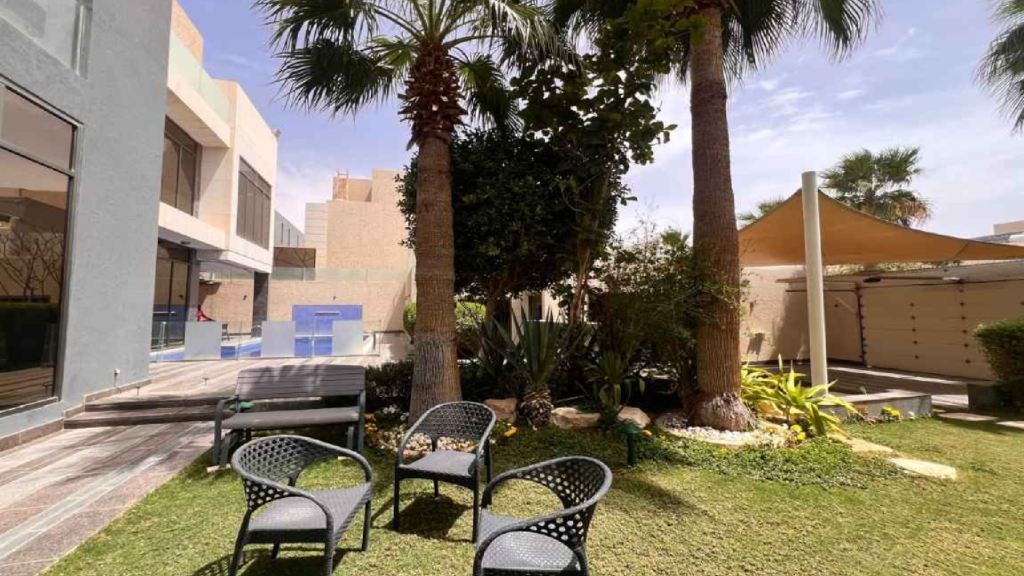 6- فيلا سكنية واستراحة بحي العارض بصك 510704000651 – 910704000652