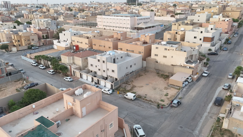 21- شقة سكنية بمساحة 131.5 م² في مدينة عنيزة