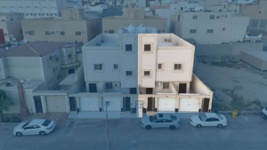 21- شقة سكنية بمساحة 131.5 م² في مدينة عنيزة