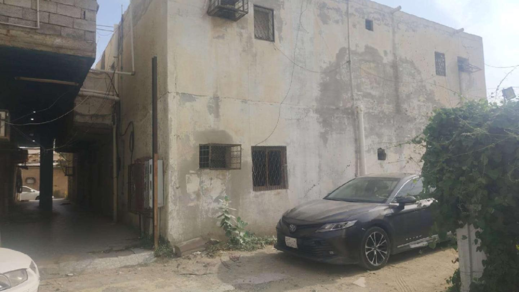 11- عمارتين سكنية بمساحة 774.2 م ( جيزان – المكرمية ) بصك 672704002486