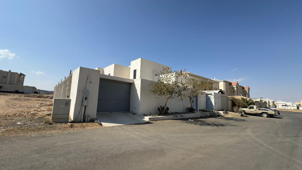 3- فيلا سكنية بحي الأمير سلطان بصك 372805004077