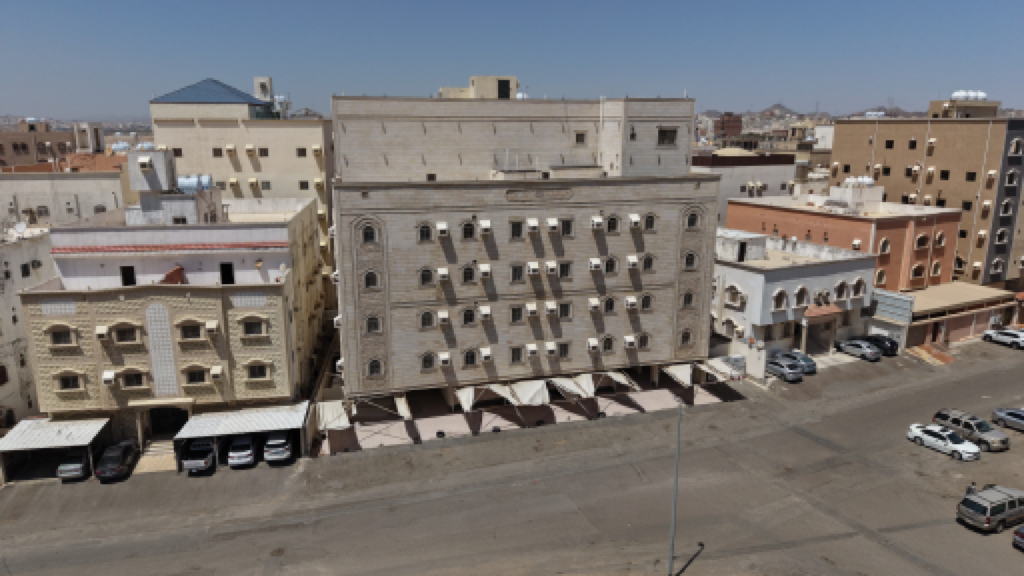 5- عمارة سكنية بواجهة جنوبية بمساحة 1,057.50 م بحي الرغامة صك: 560001584582