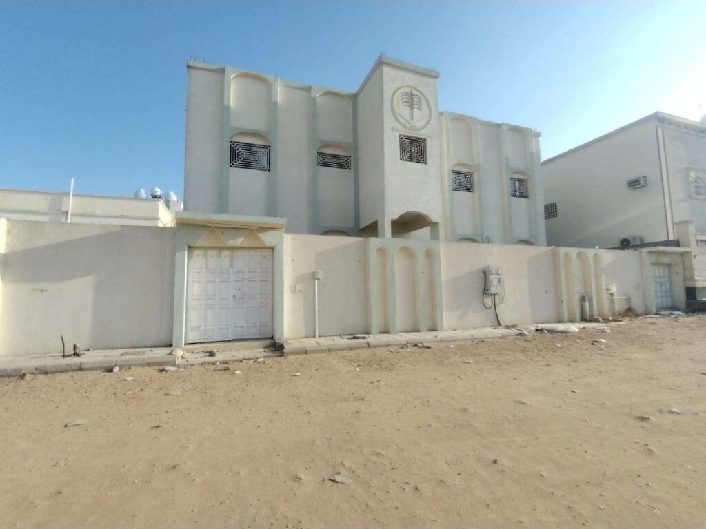 21- فيلا سكنية في شرورة حي العزيزية بمساحة 440 م²