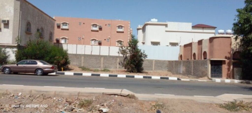 19- أرض سكنية في نجران حي الاملاح بمساحة 440 م²