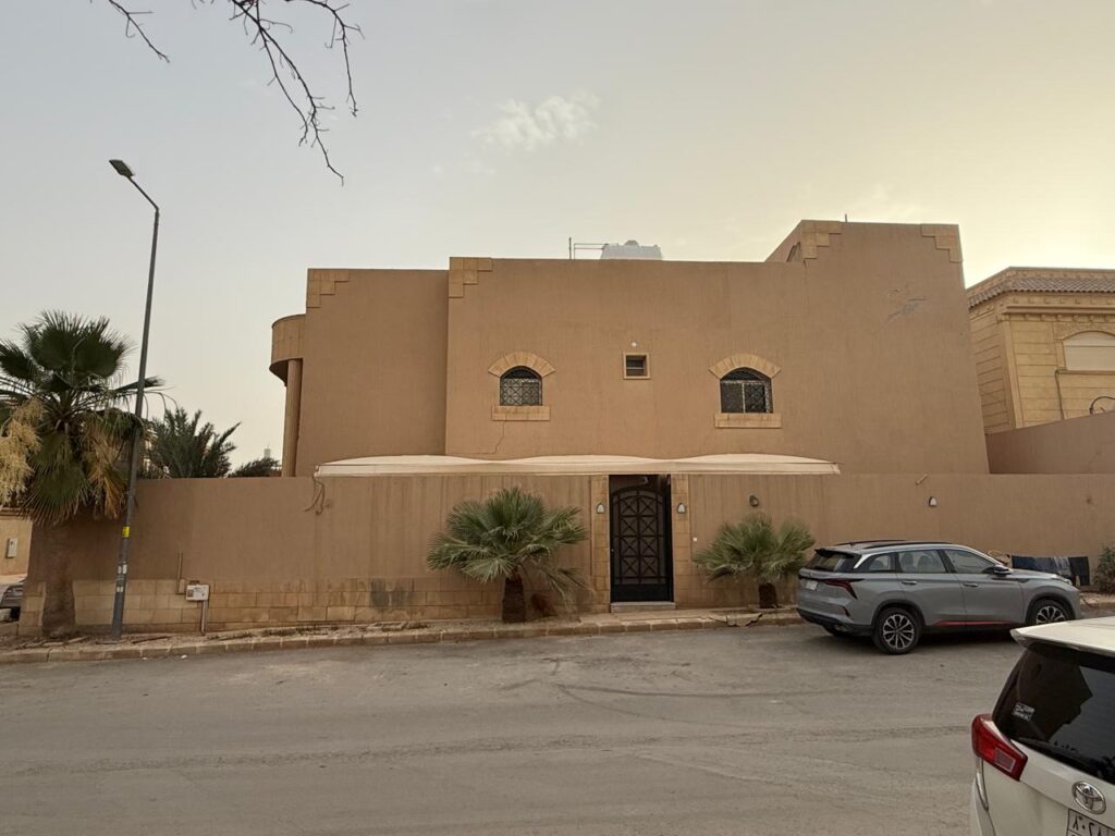 1- فيلا دورين بمساحة 400.5 م² في مدينة الرياض